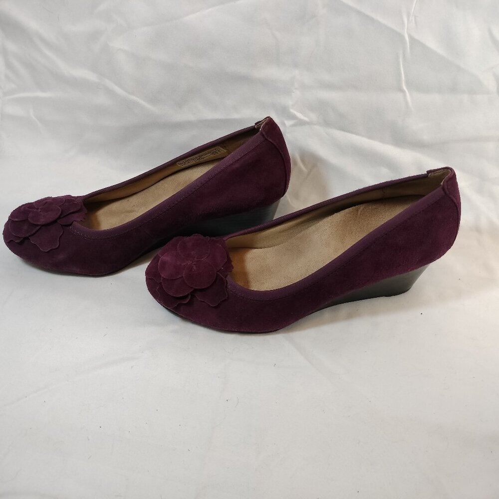 VIONIC Purple Suede Wedges‎ with Flower Embellishment